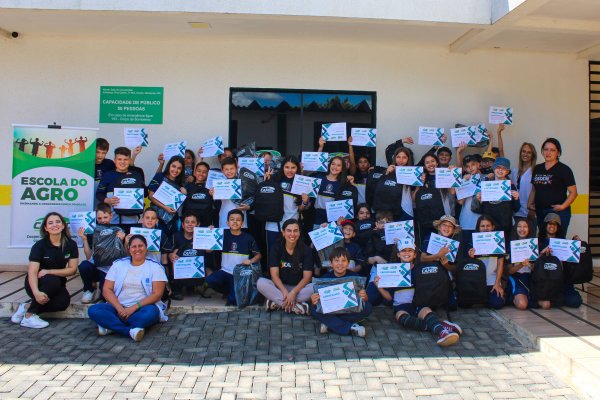 Escola do Agro: Jovens conhecem o mundo do agroneg&oacute;cio e o cooperativismo em visita &agrave; Camisc