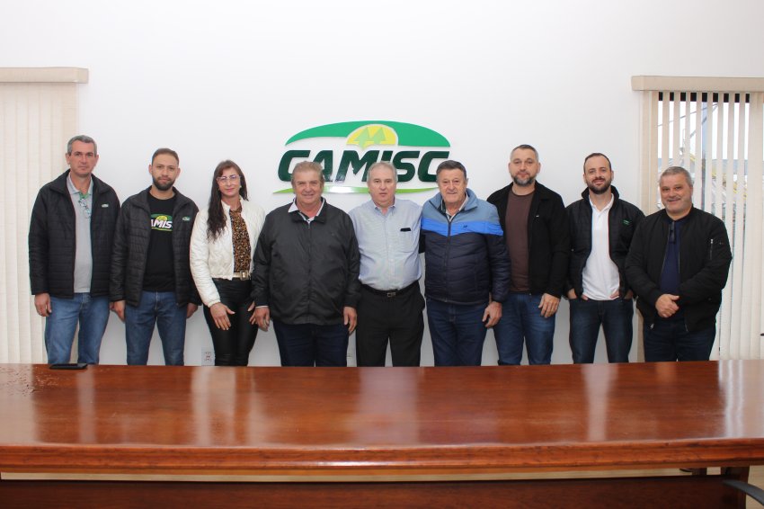 Economista Paulo Molinari visita sede da CAMISC em Mari&oacute;polis