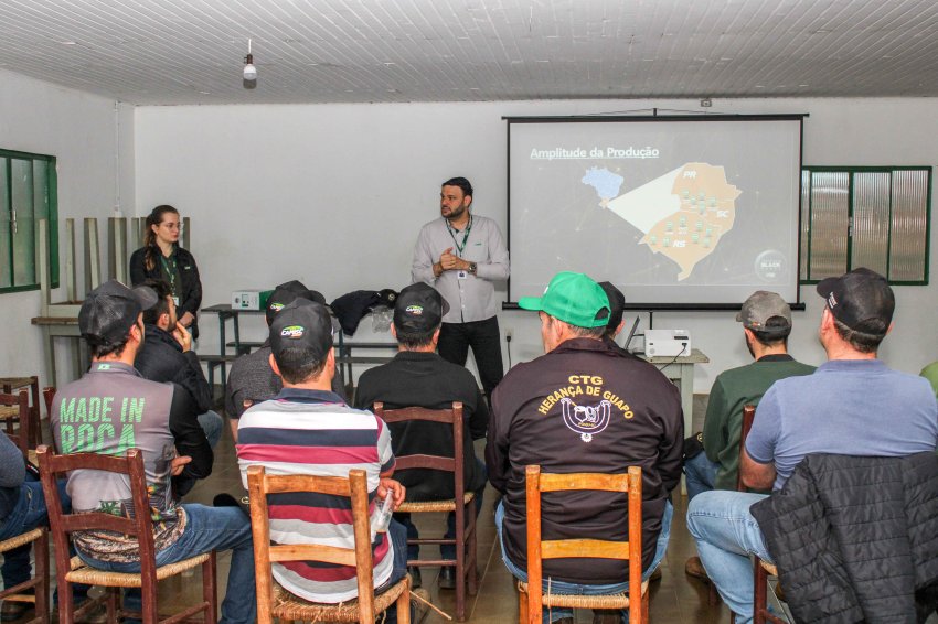Camisc Sementes promove encontro t&eacute;cnico sobre qualidade e tecnologia em Vila Milani